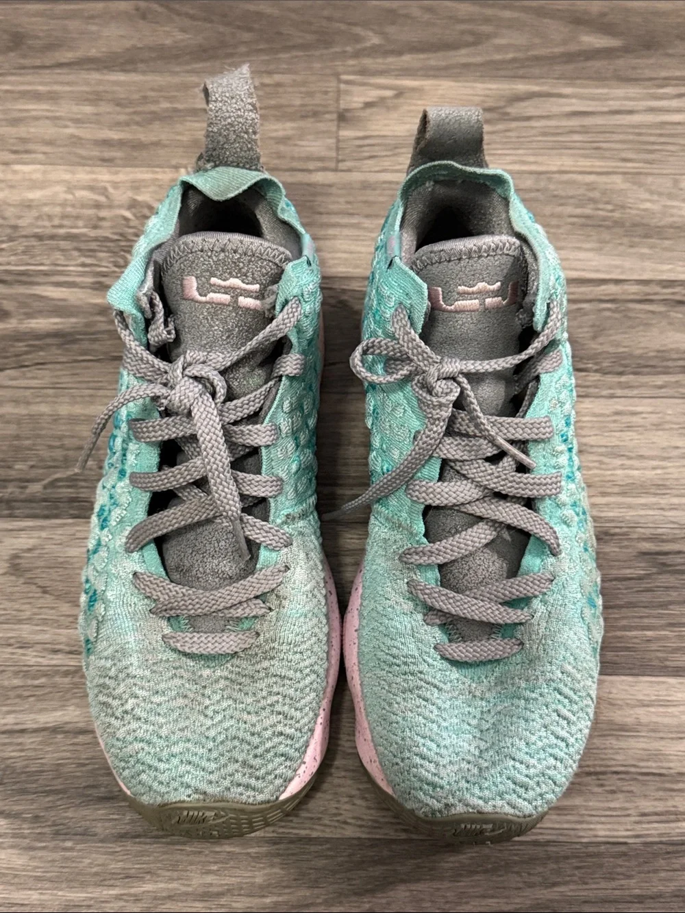 Nike LeBron 17 GS South Beach basketball shoes youth sz 5.5Y, as is